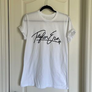 THE TAYLOR ERA TEE IN BLACK GLITTER